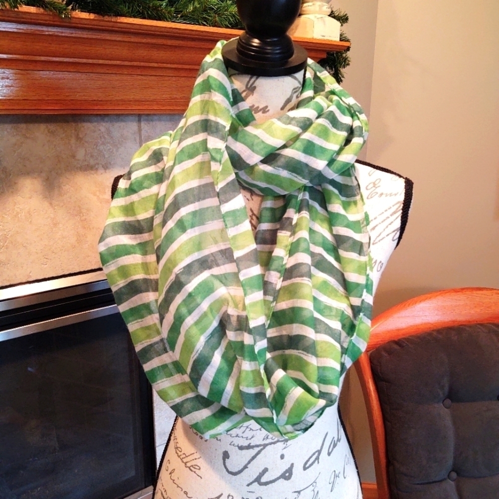 💥3/$20 St. Patrick's Day Green Infinity Scarf!
